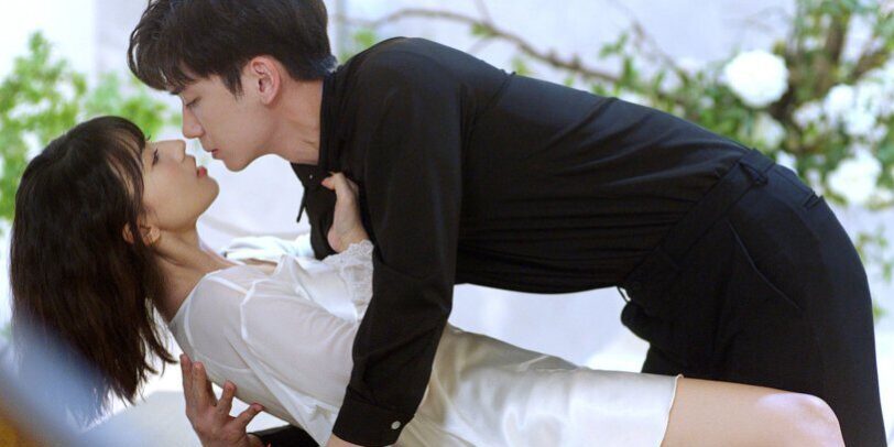 embrace in the dark night 15