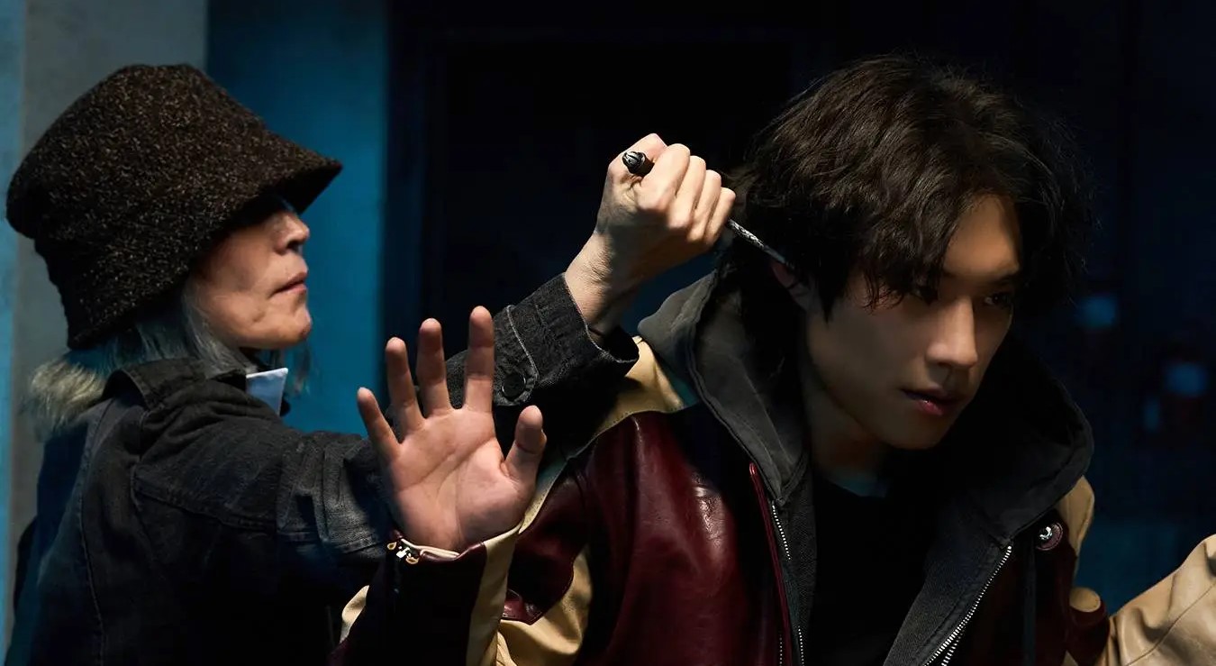 The old woman with the knife